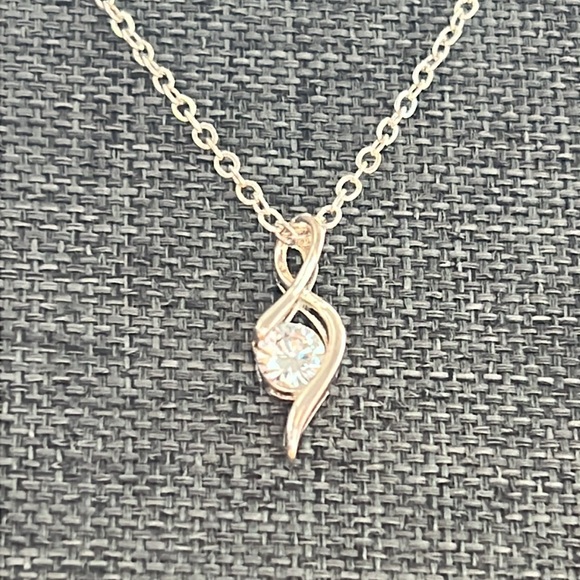 Ashlynn Avenue Ariel at the Concert Pendant - Picture 1 of 6